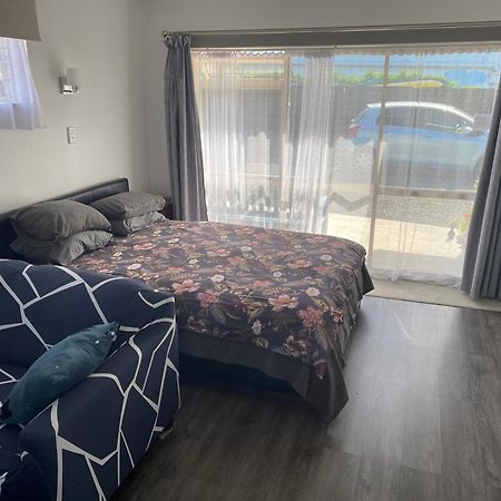 Self Contained En-Suite Private Bathroom, Private Entrance, Close To Shops & Hospital Homestay Hamilton Eksteriør billede