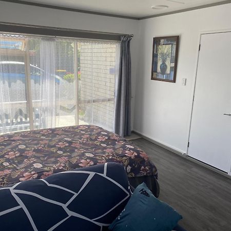 Self Contained En-Suite Private Bathroom, Private Entrance, Close To Shops & Hospital Homestay Hamilton Eksteriør billede