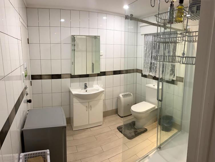 Self Contained En-Suite Private Bathroom, Private Entrance, Close To Shops & Hospital Homestay Hamilton Eksteriør billede