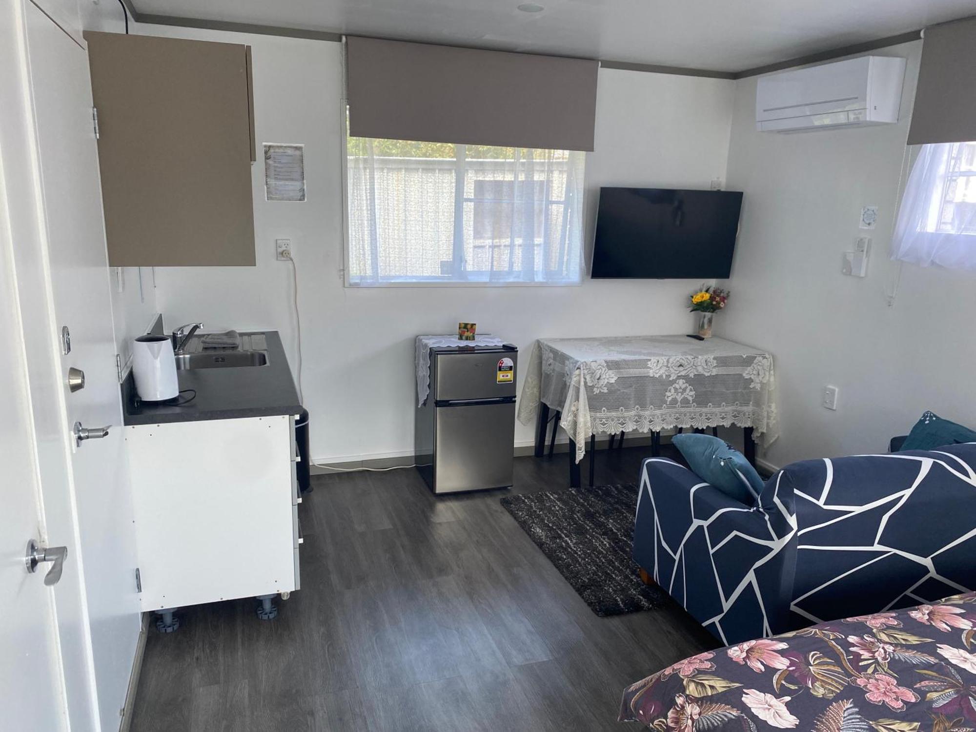 Self Contained En-Suite Private Bathroom, Private Entrance, Close To Shops & Hospital Homestay Hamilton Eksteriør billede