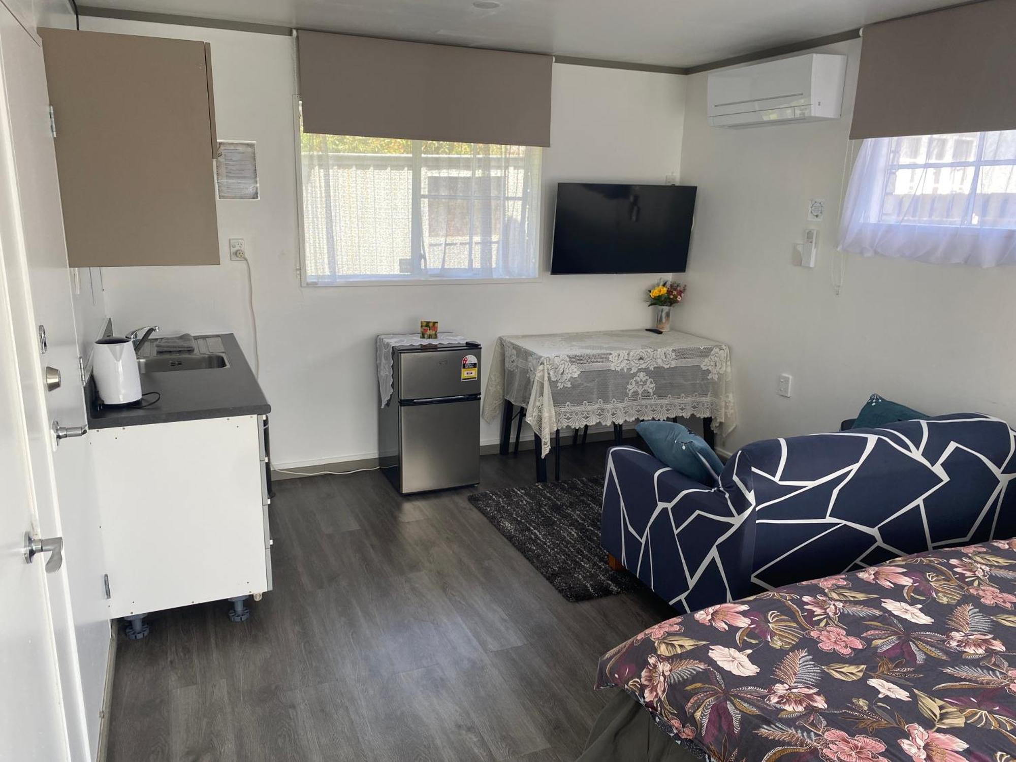 Self Contained En-Suite Private Bathroom, Private Entrance, Close To Shops & Hospital Homestay Hamilton Eksteriør billede