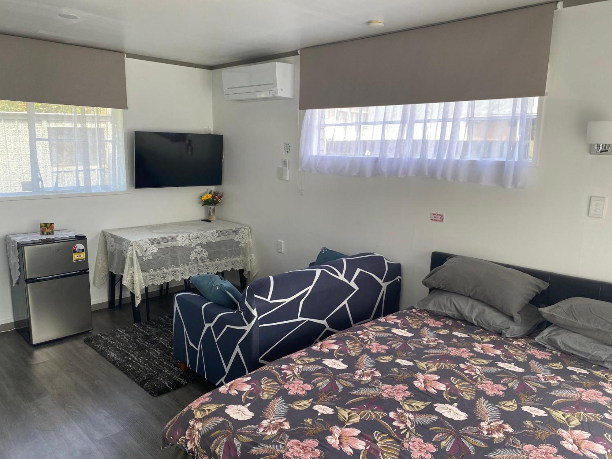 Self Contained En-Suite Private Bathroom, Private Entrance, Close To Shops & Hospital Homestay Hamilton Eksteriør billede